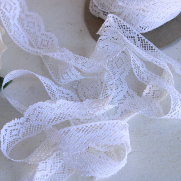 Vintage Lace Trim, White 7/8" Wide, 3 Yards - Picture 9 of 10